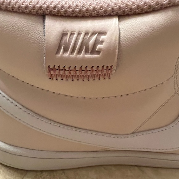 Nike Court Royale 2 Mid Women's shoes in a light soft pink color. Size 9 - Picture 7 of 9